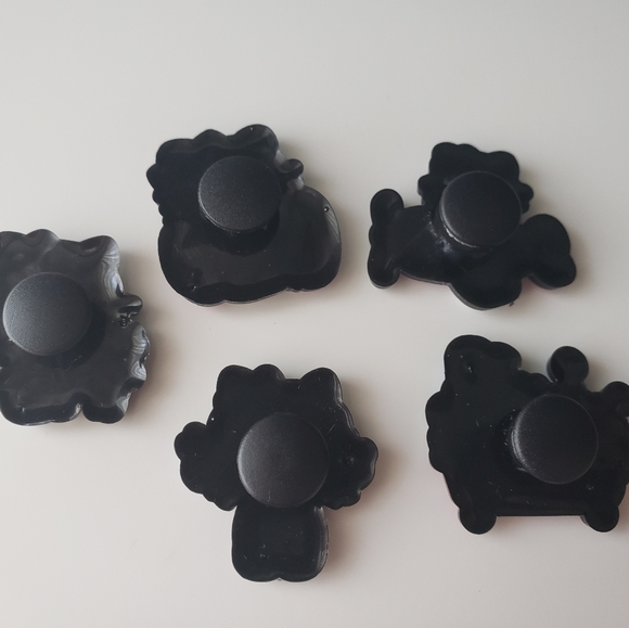 5 x New Croc Charms / Jibbitz, Hello Kitty style - Picture 2 of 2